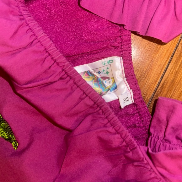 Set of shorts with a blouse with sequin appliqués, beautiful, one-piece - Picture 2 of 7